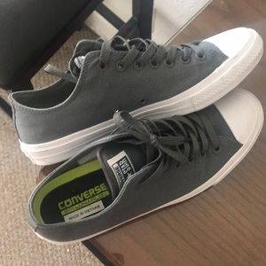 Converse Unisex size 9 in men 10 1/2 to 11 women